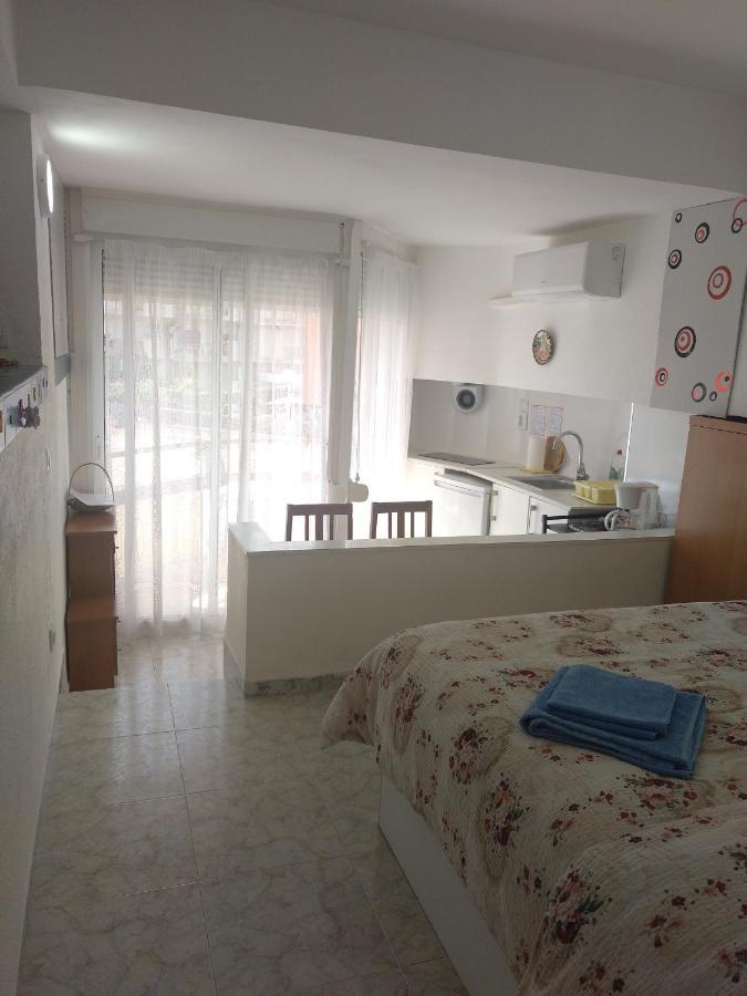 Апартаменты La Pineda Beach Studio Near Port Aventura Экстерьер фото